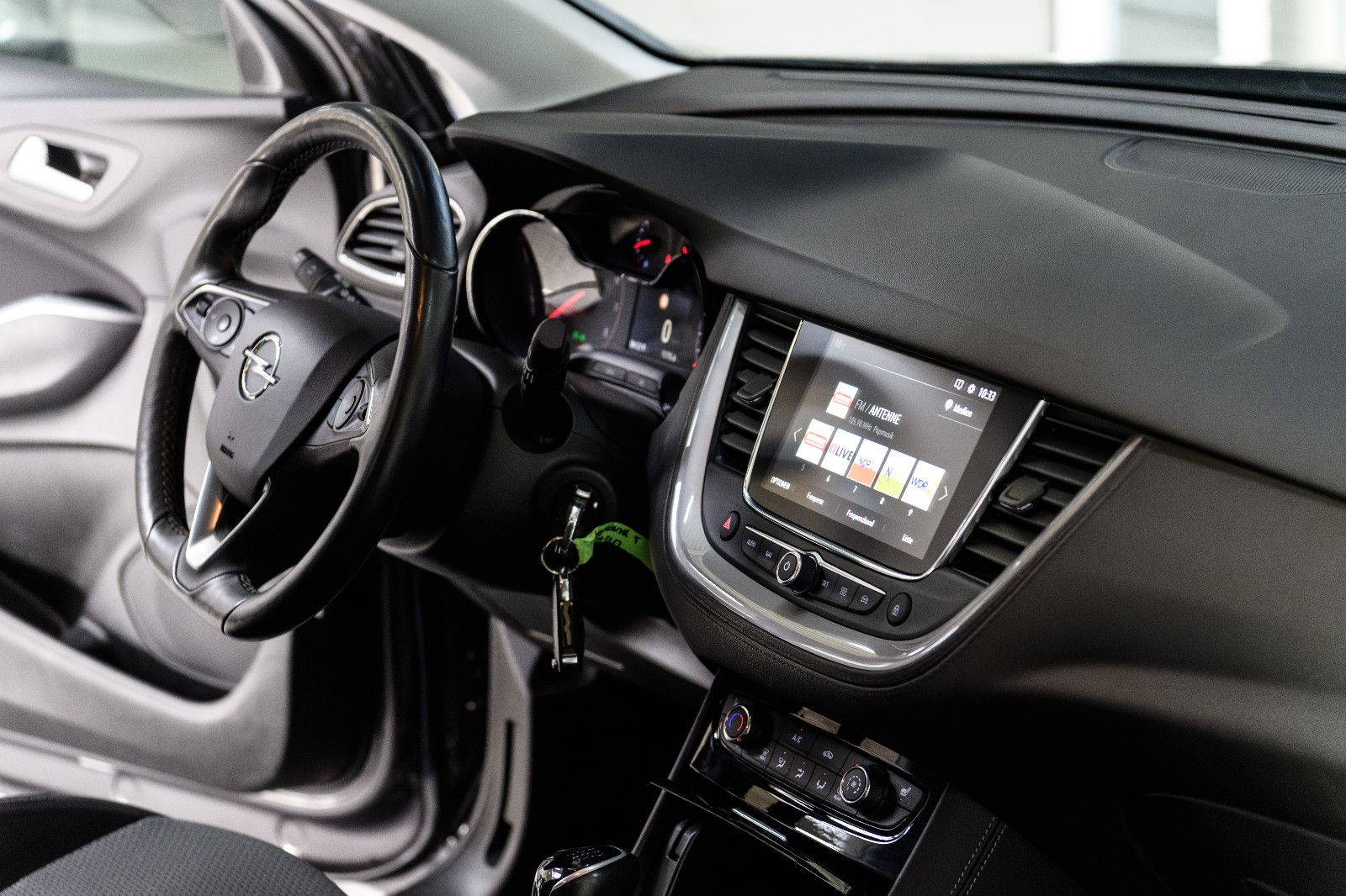 Fahrzeugabbildung Opel Grandland X /Navi+AHK+LED+Grip-Control+SH