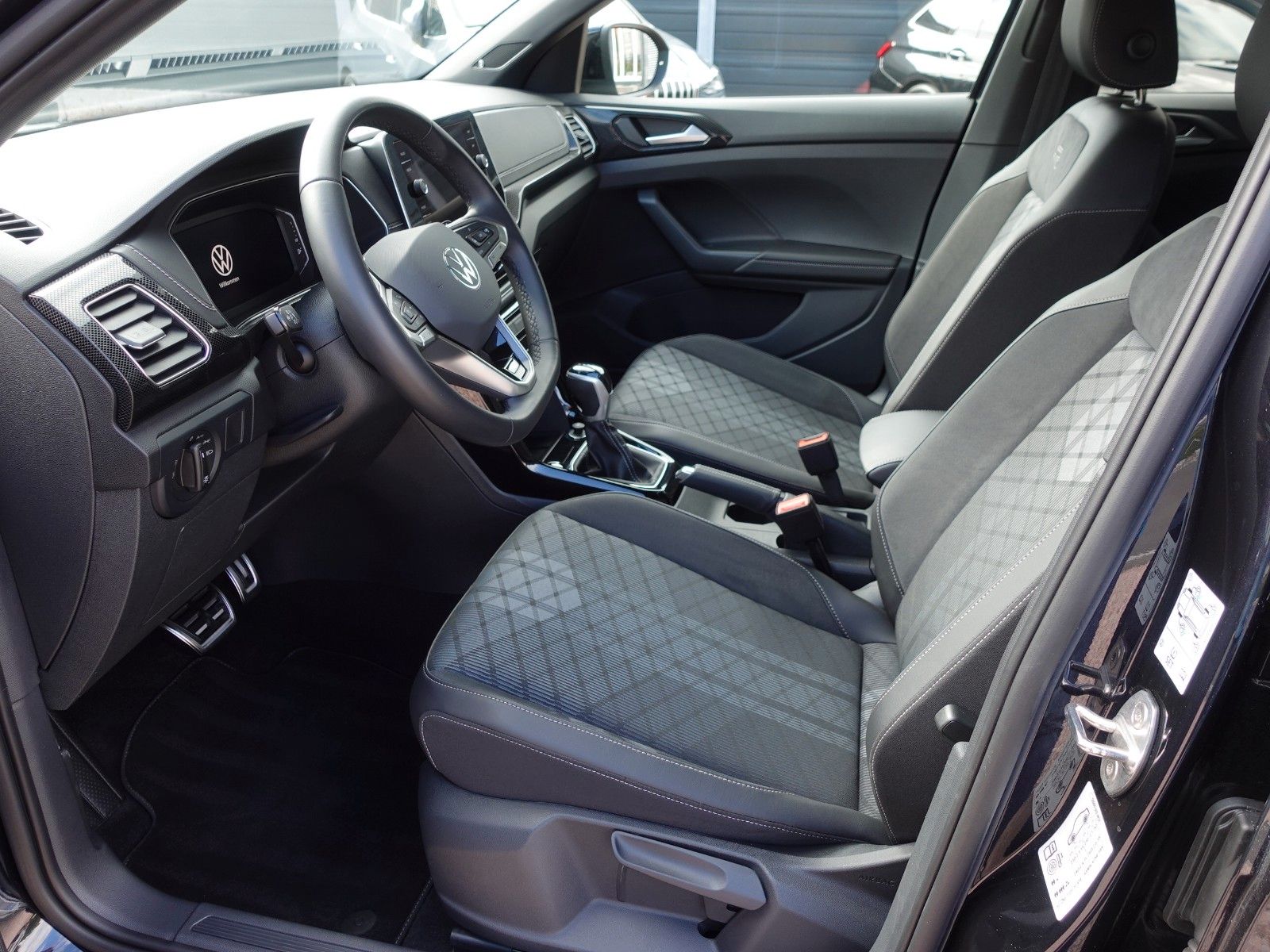 Fahrzeugabbildung Volkswagen T-Cross 1.5 TSI OPF DSG R-Line I.Hd/AHK/Matrix/.