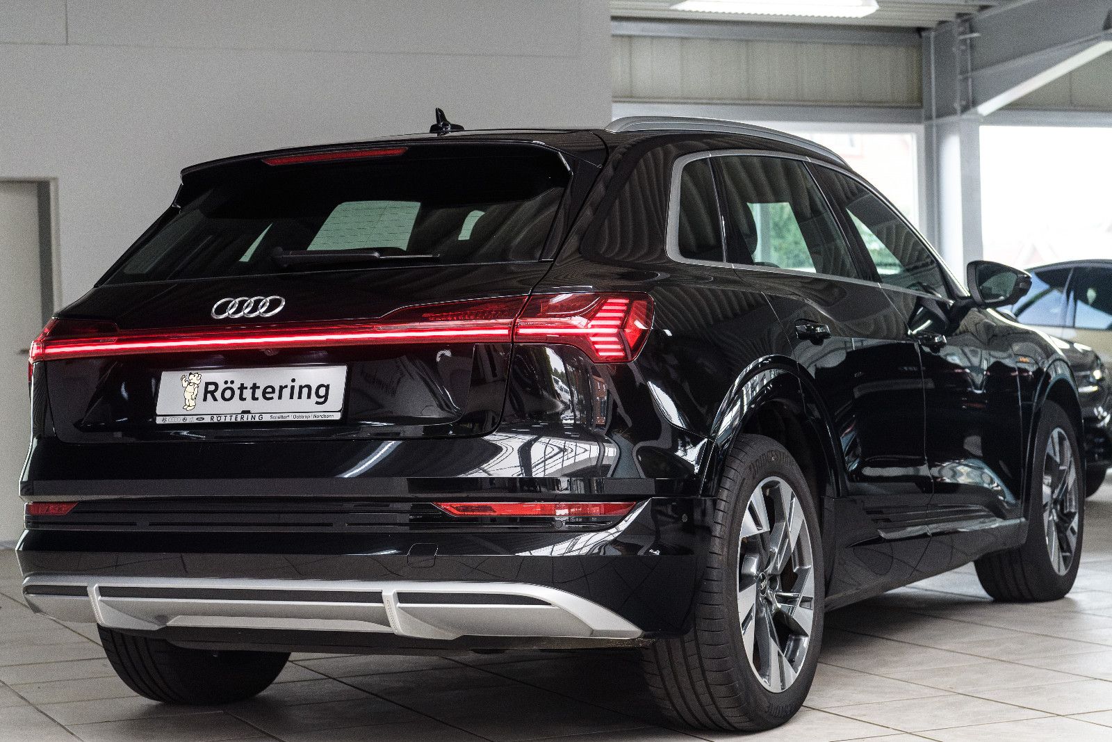 Fahrzeugabbildung Audi e-tron 55 quattro S line NAVI+LED+SZH