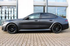 BMW M5/ BOWERS&WILKINS/ LED/ FROZEN BLACK/ M DRIVE BMW M5/ BOWERS&WILKINS/ LED/ FROZEN BLACK/ M DRIVE