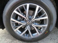 VW Tiguan 2.0 TDI Life DSG LED Navi Ahk Rfk ACC 17' VW Tiguan 2.0 TDI Life DSG LED Navi Ahk Rfk ACC 17'