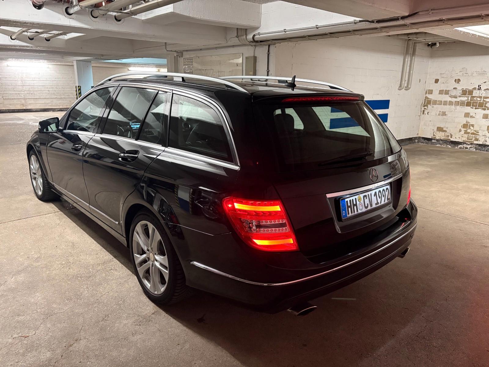 Mercedes-Benz C300 2012 — салон