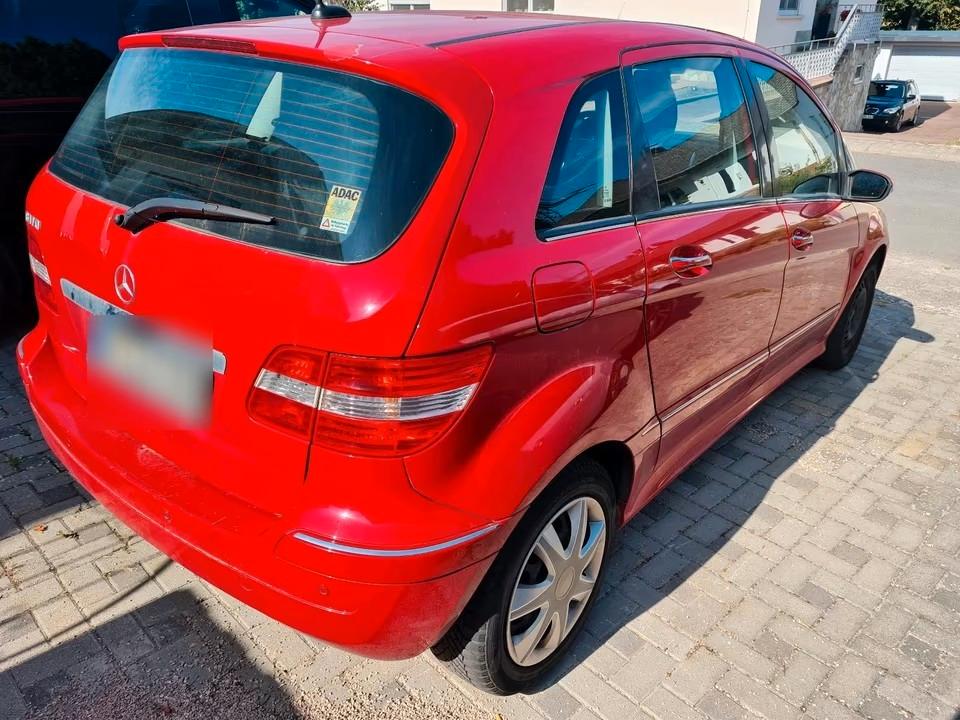 Mercedes-Benz B170 2006 — двигун 1.699 cm³, 116 HP (85kW)