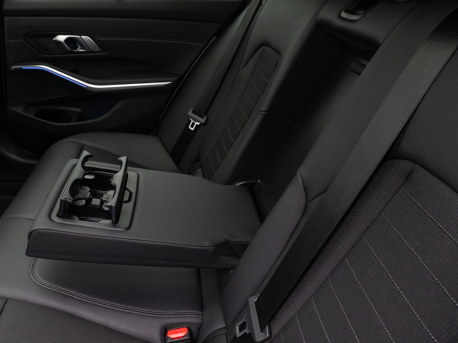 Fahrzeugabbildung BMW 320d xD Sport Line Panorama Laser 360° HUD HiFi