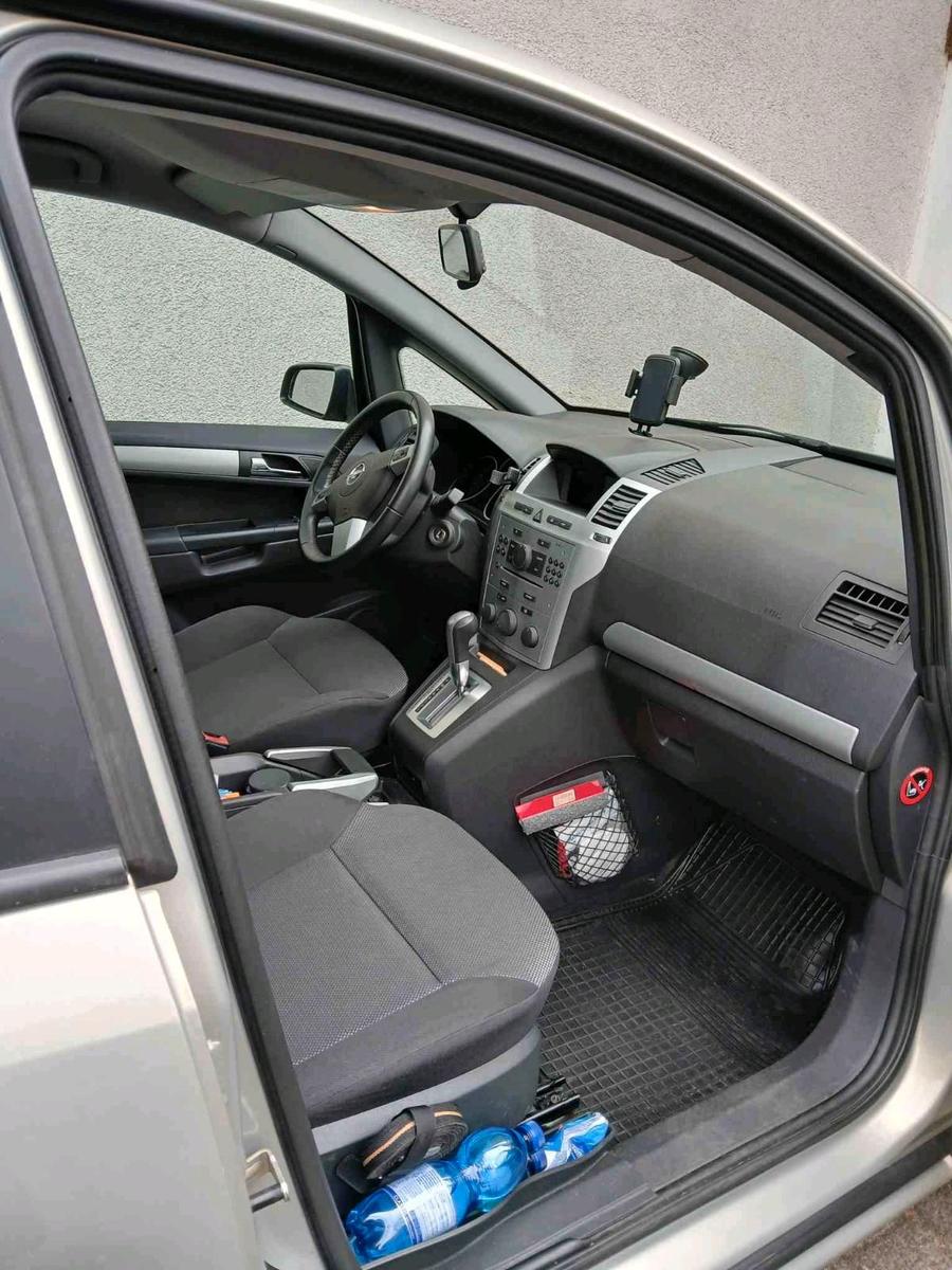 Opel Zafira 2009 — photo 11