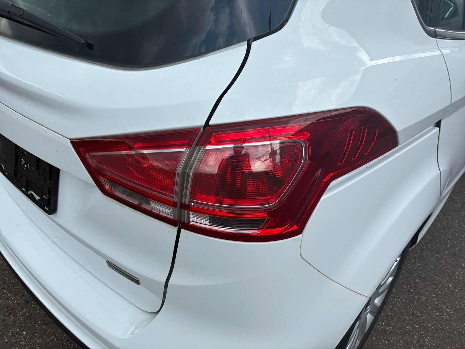 Fahrzeugabbildung Ford B-MAX 1.0 EcoBoost Titanium SHZ,Keyless,LM,FLA
