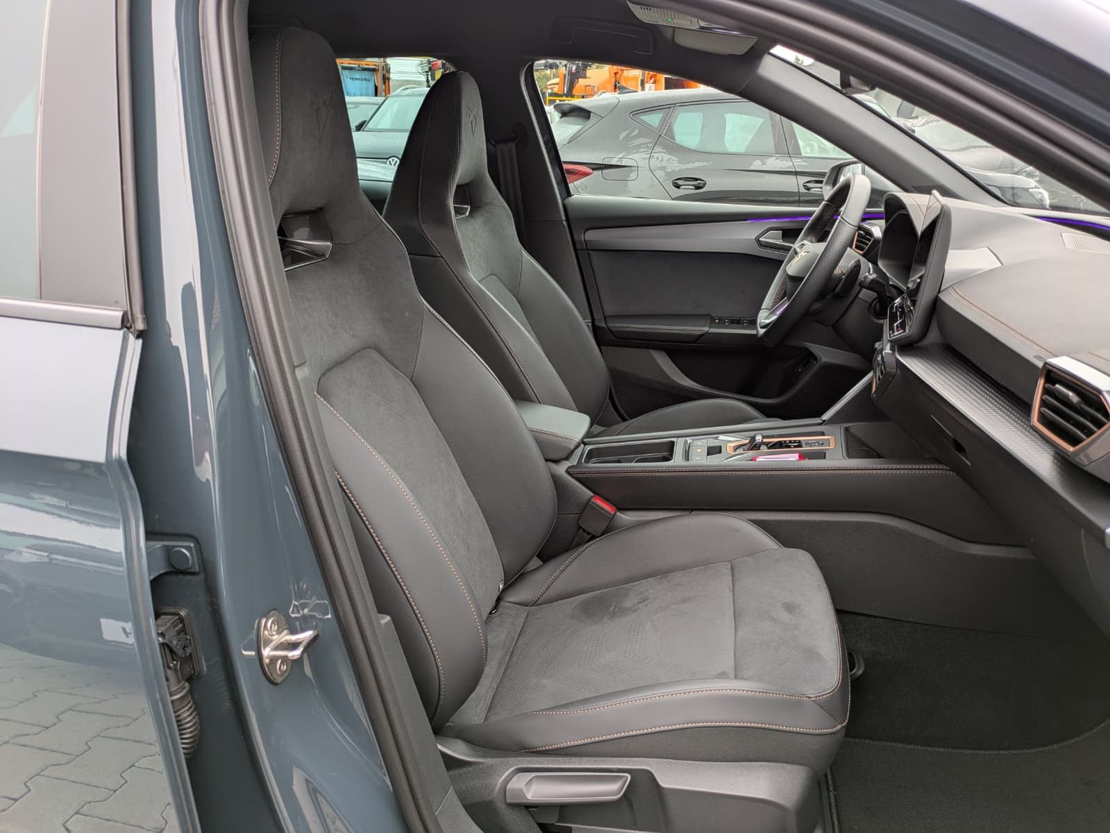 Fahrzeugabbildung CUPRA Leon 1.5 eTSI EDGE MATRIX*ACC*KAM*18"5JGARANTIE