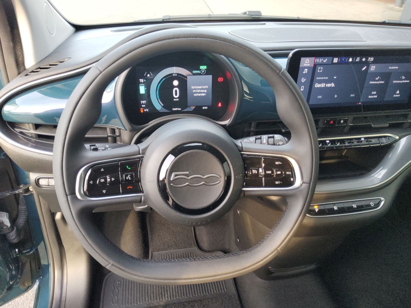 Fahrzeugabbildung Fiat 500e LED SHZ PDC DAB 360°DroneView Keyless CarPl