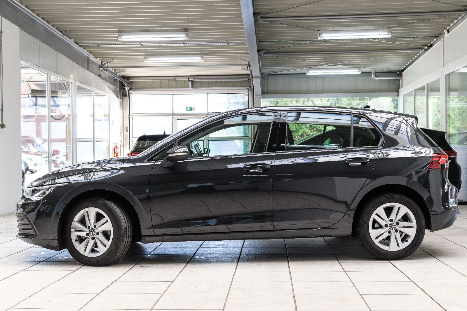 Fahrzeugabbildung Volkswagen Golf VIII Life +Navi +SHZ +ALU +LED +PDC