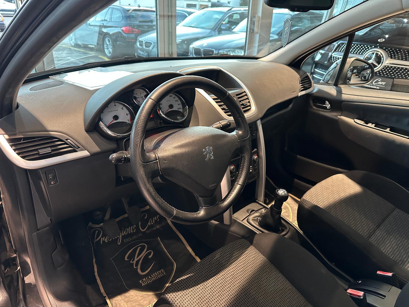 Peugeot 207 2010 — photo 12
