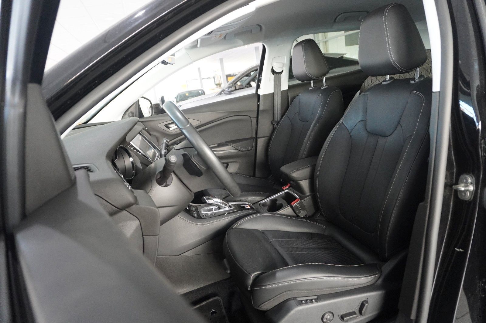 Fahrzeugabbildung Opel Grandland (X) ULTIMATE 4HYBRID NAVI/LED/360°/SHZ