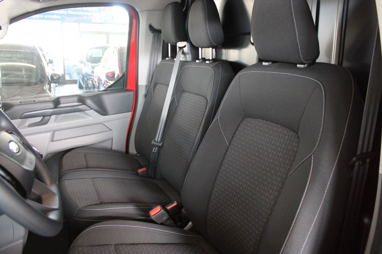Fahrzeugabbildung Ford Transit Custom TREND L2 Kasten AHK Dachträger