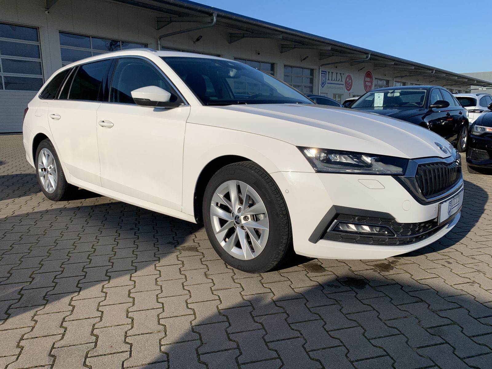 Fahrzeugabbildung SKODA Octavia 2.0 TDI*First Edition*AHK*LED-Matrix*HUD