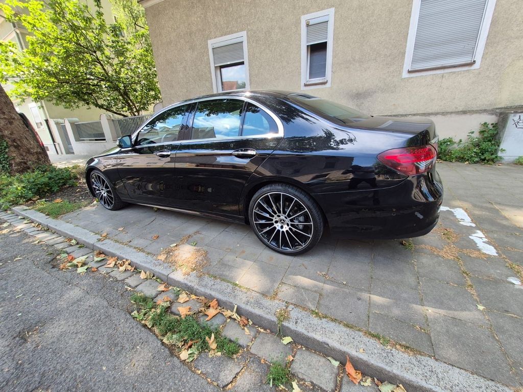 Image of Mercedes-Benz E 200