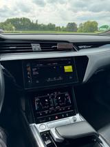 Audi e-tron 55 quattro - - Audi e-tron mit Schiebedach