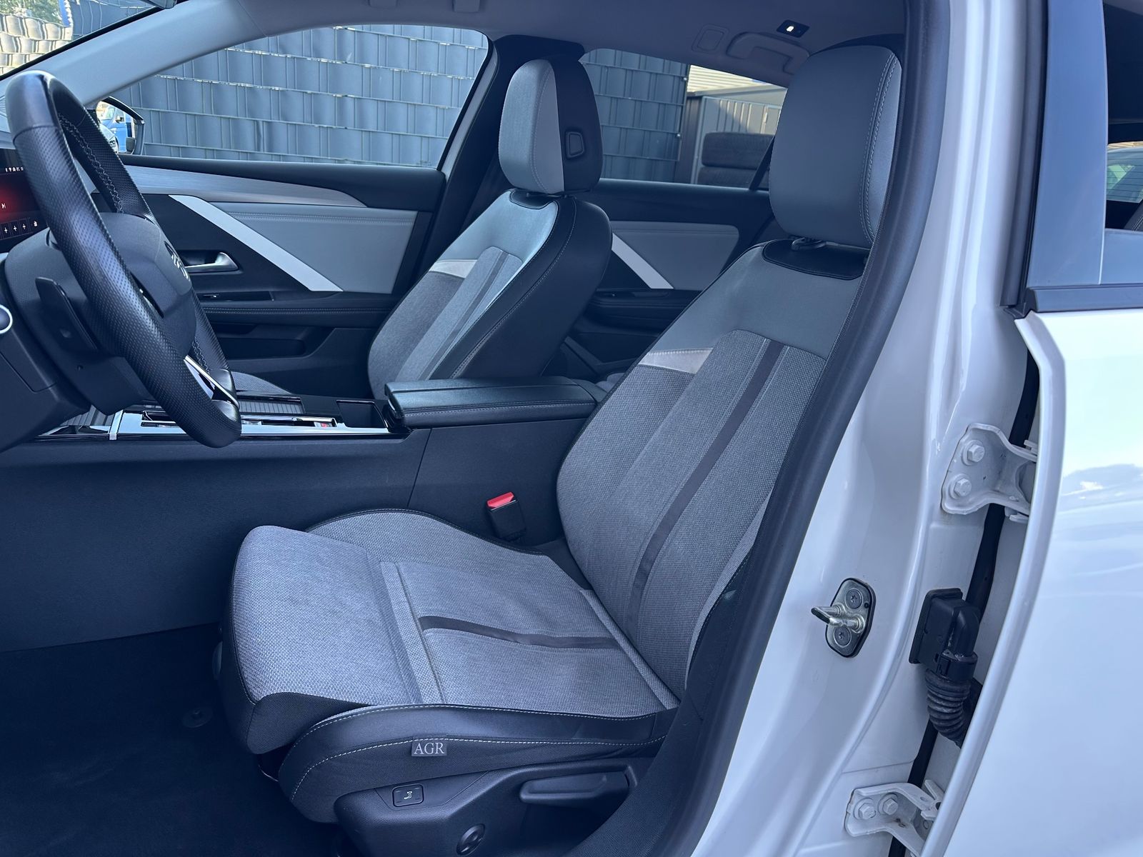 Fahrzeugabbildung Opel Astra SpT 1.5 D Aut. Business Elegance NAV+LED