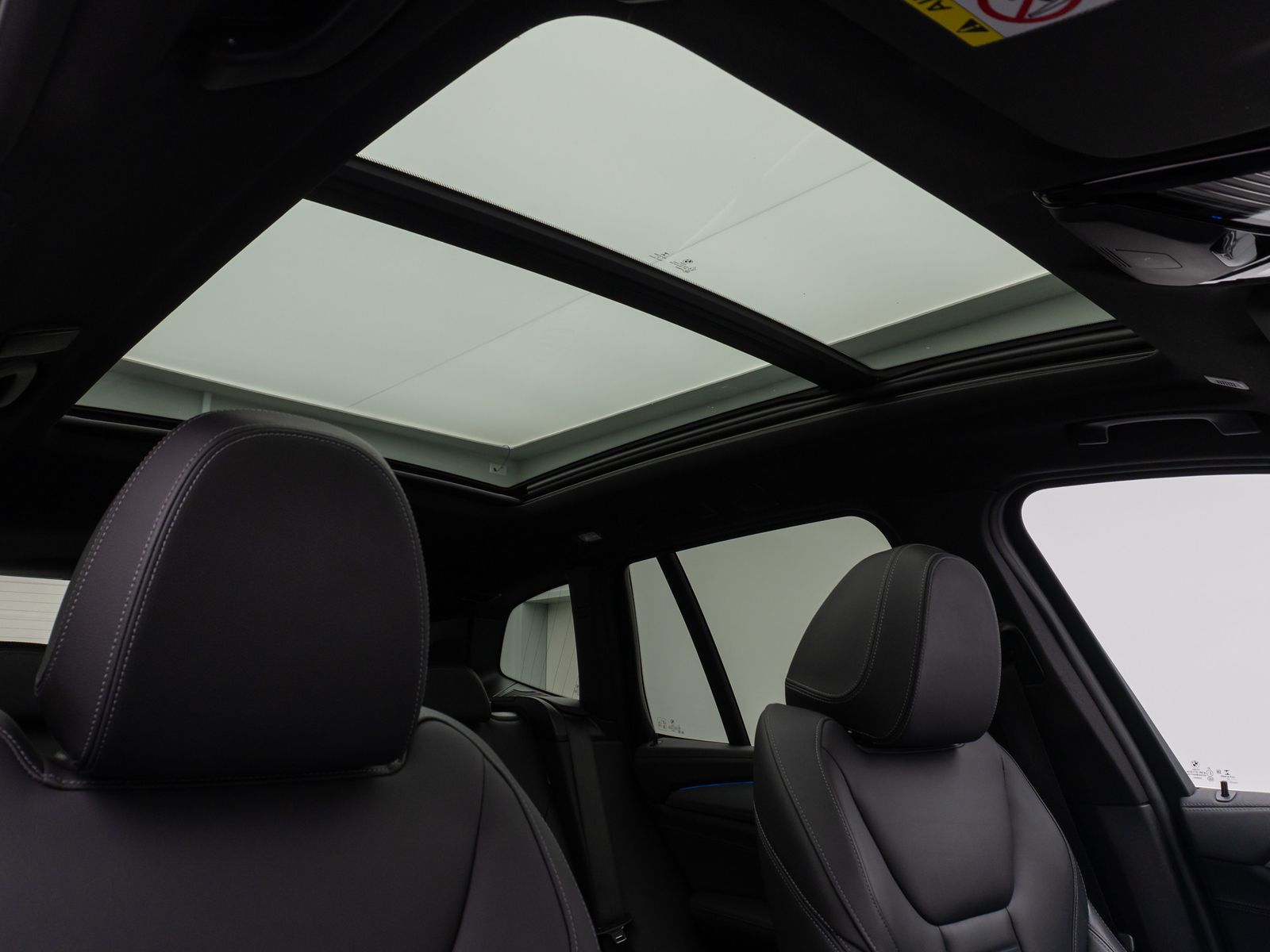 Fahrzeugabbildung BMW iX3 Impressive Panorama 360°HUD DAB H/K AHK Komf