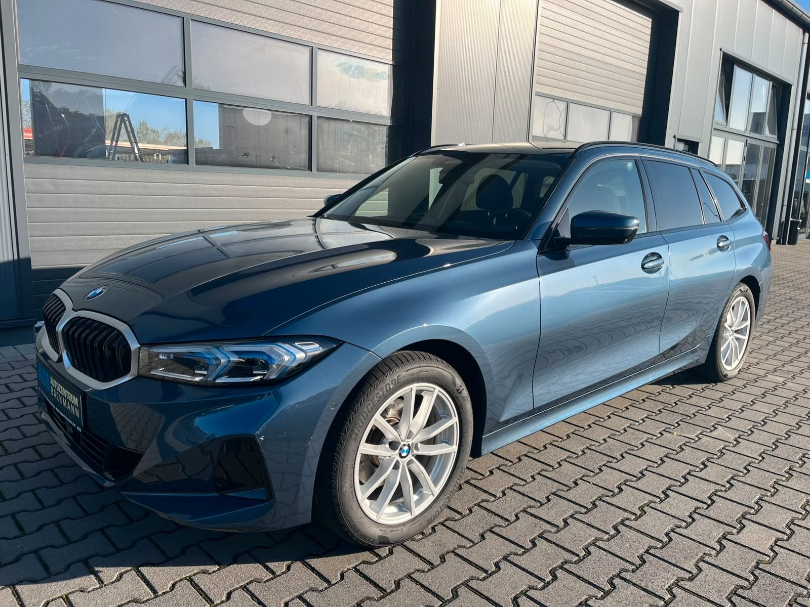 BMW 320d xDrive ADAPT.LED HUD H&K DAB KAMERA