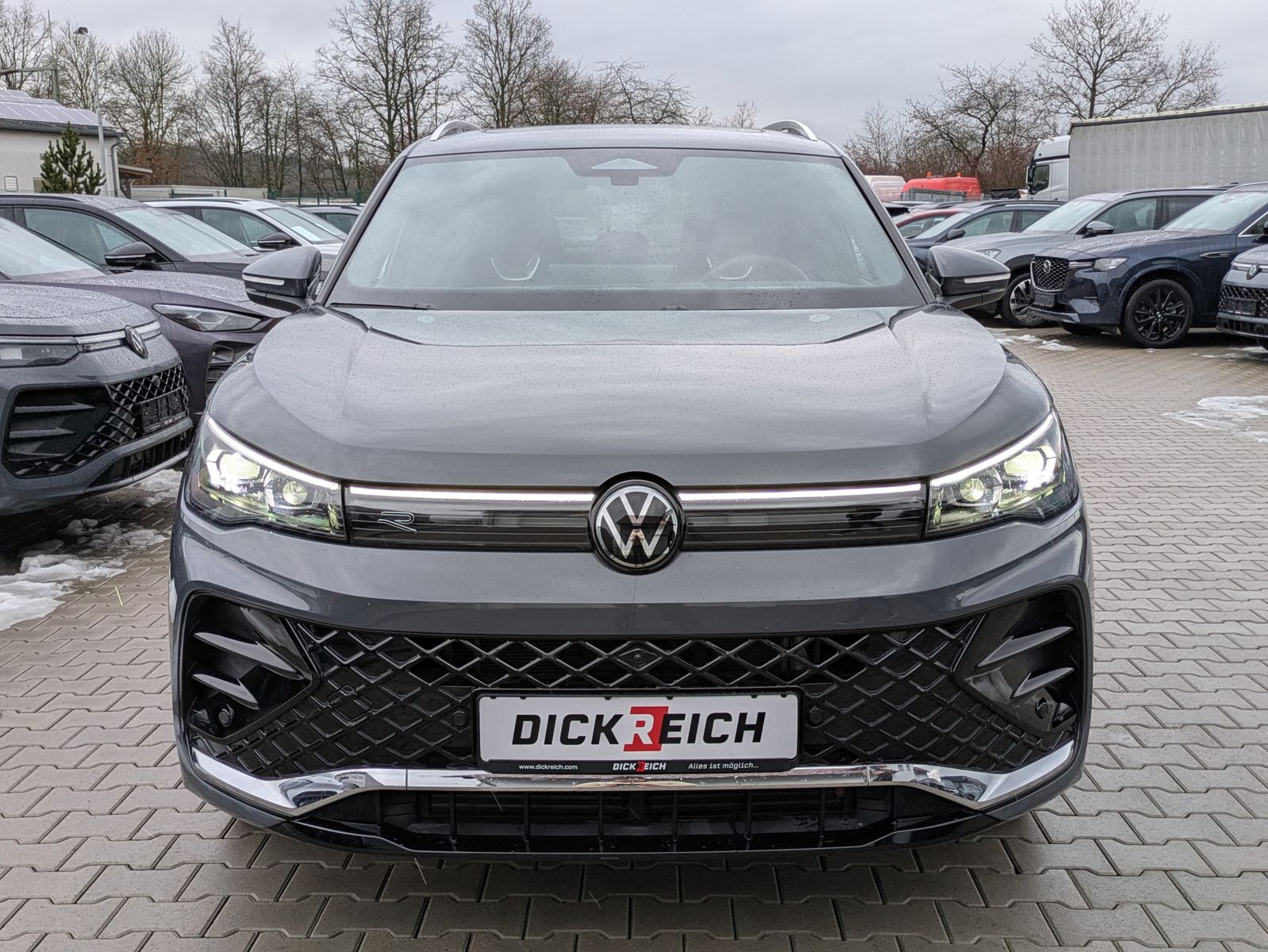Fahrzeugabbildung Volkswagen Tiguan 2.0 TDI 4M R-Line PANO*H&K*AHK*MATRIX*20"