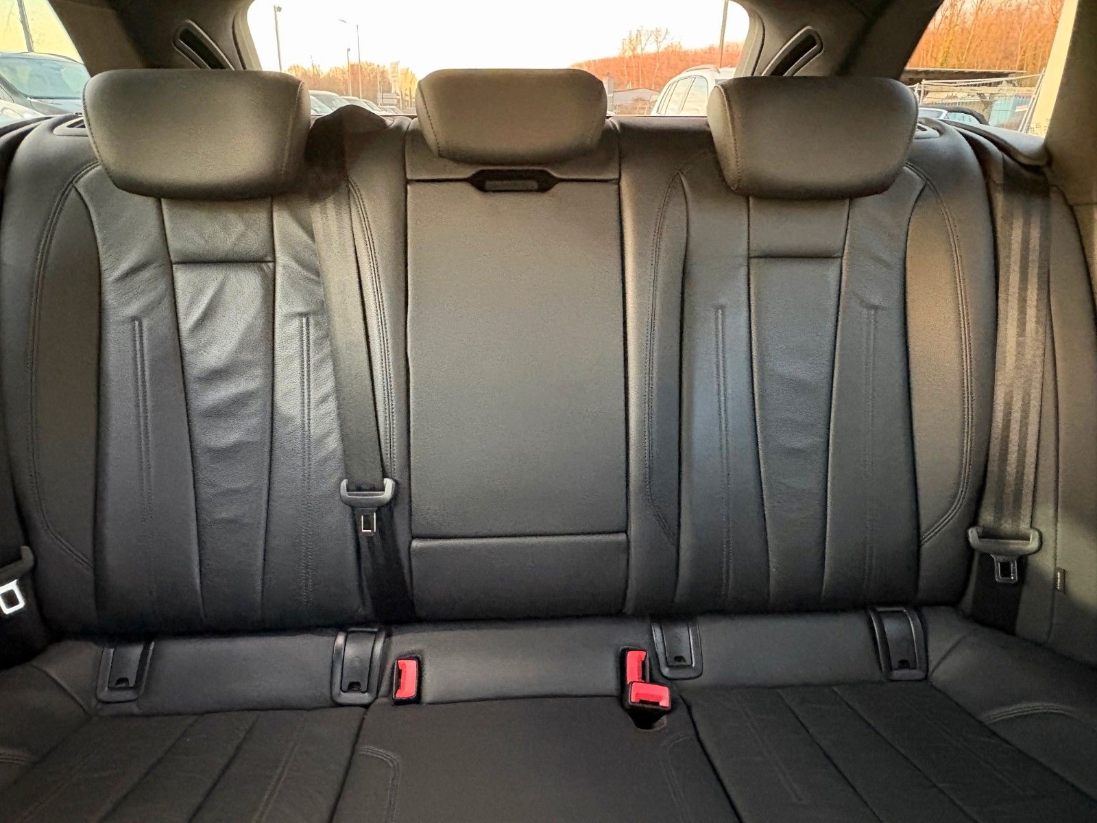 Fahrzeugabbildung Audi A4 Avant 2.0 TDI sport Navi Leder Xenon S-LINE