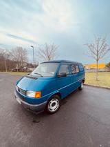 Volkswagen T4 California - blaue Volkswagen T4 California