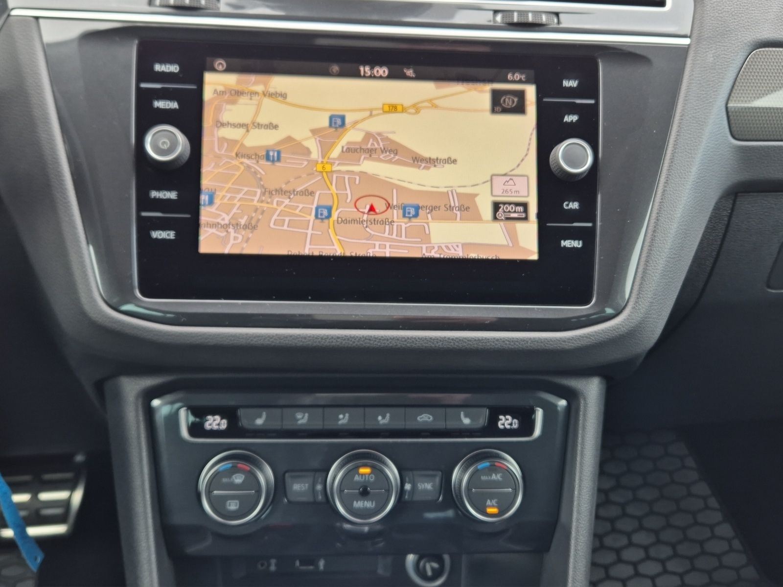 Fahrzeugabbildung Volkswagen Tiguan 2.0 TDI DSG R-Line AHK LED HuD Navi ACC