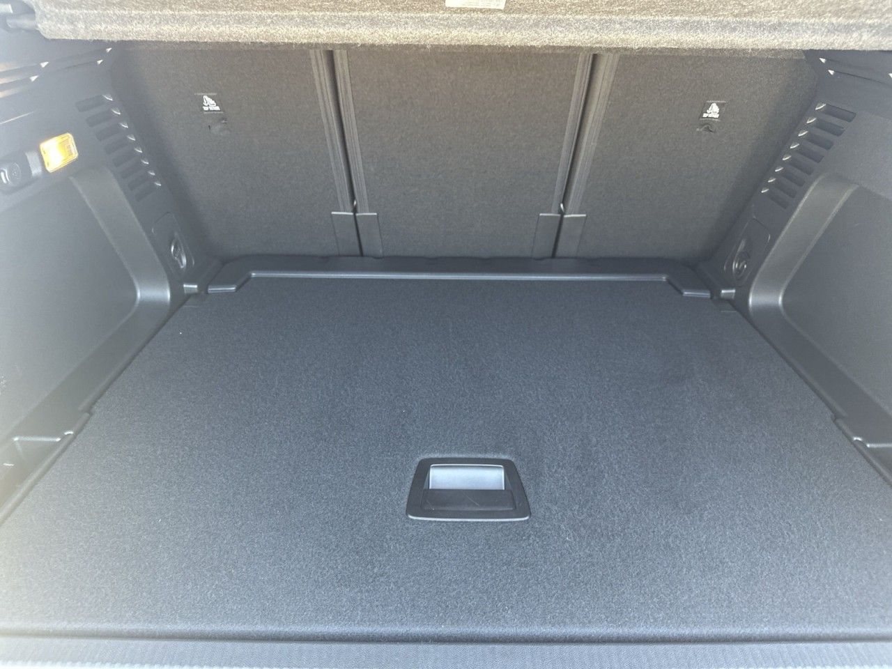 Fahrzeugabbildung Citroën C5 AIRC HYBRID 136 e-DSC6 e-SERIES* - mit KI generiert/bearbeitet