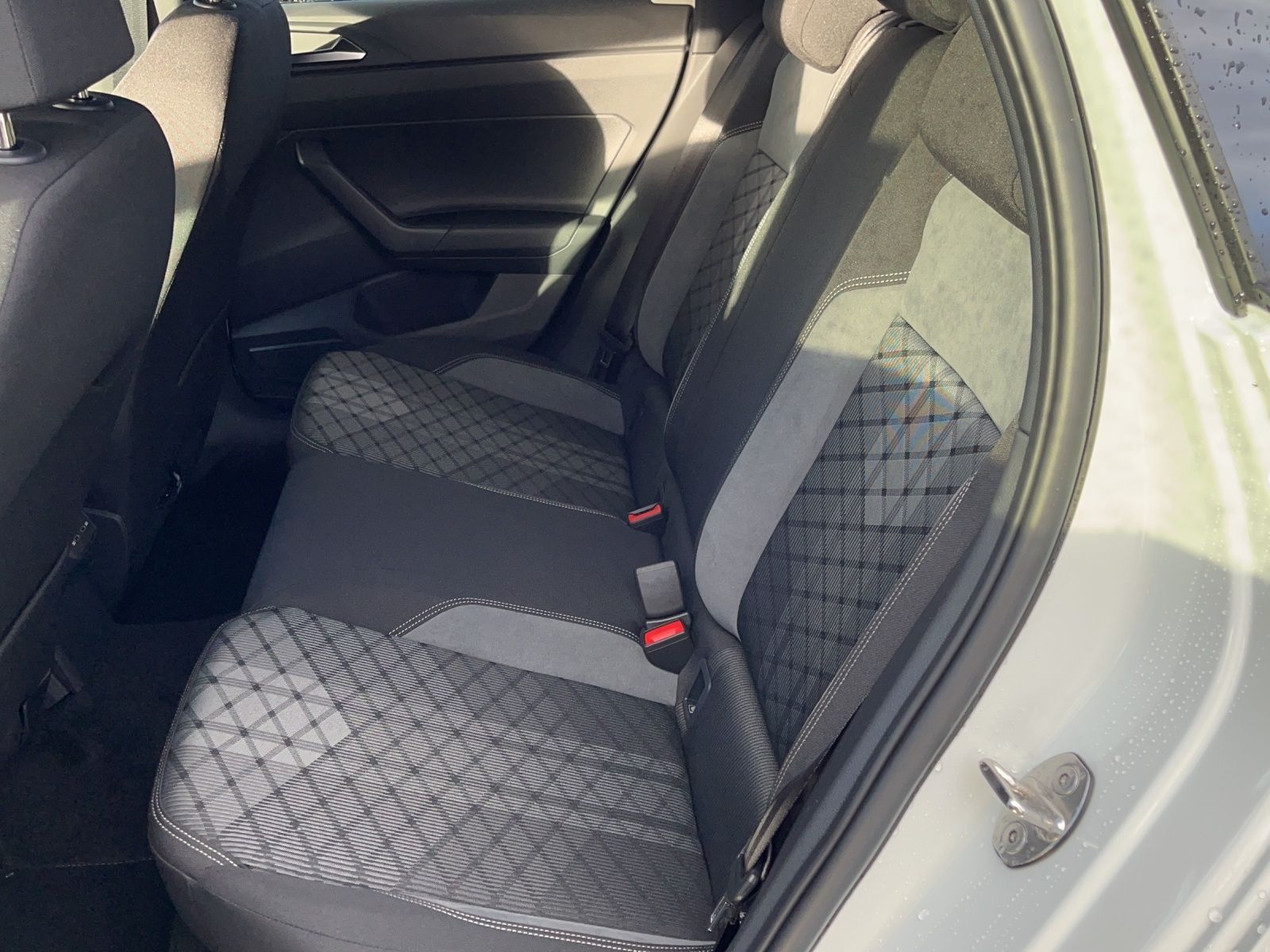 Fahrzeugabbildung Volkswagen Polo R-Line R-Line,DSG,RFK,Navi,LM-Felgen ,App C