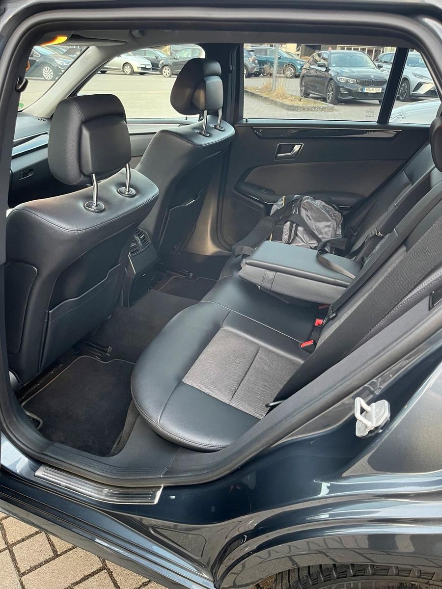 Mercedes-Benz  2012 — photo 10