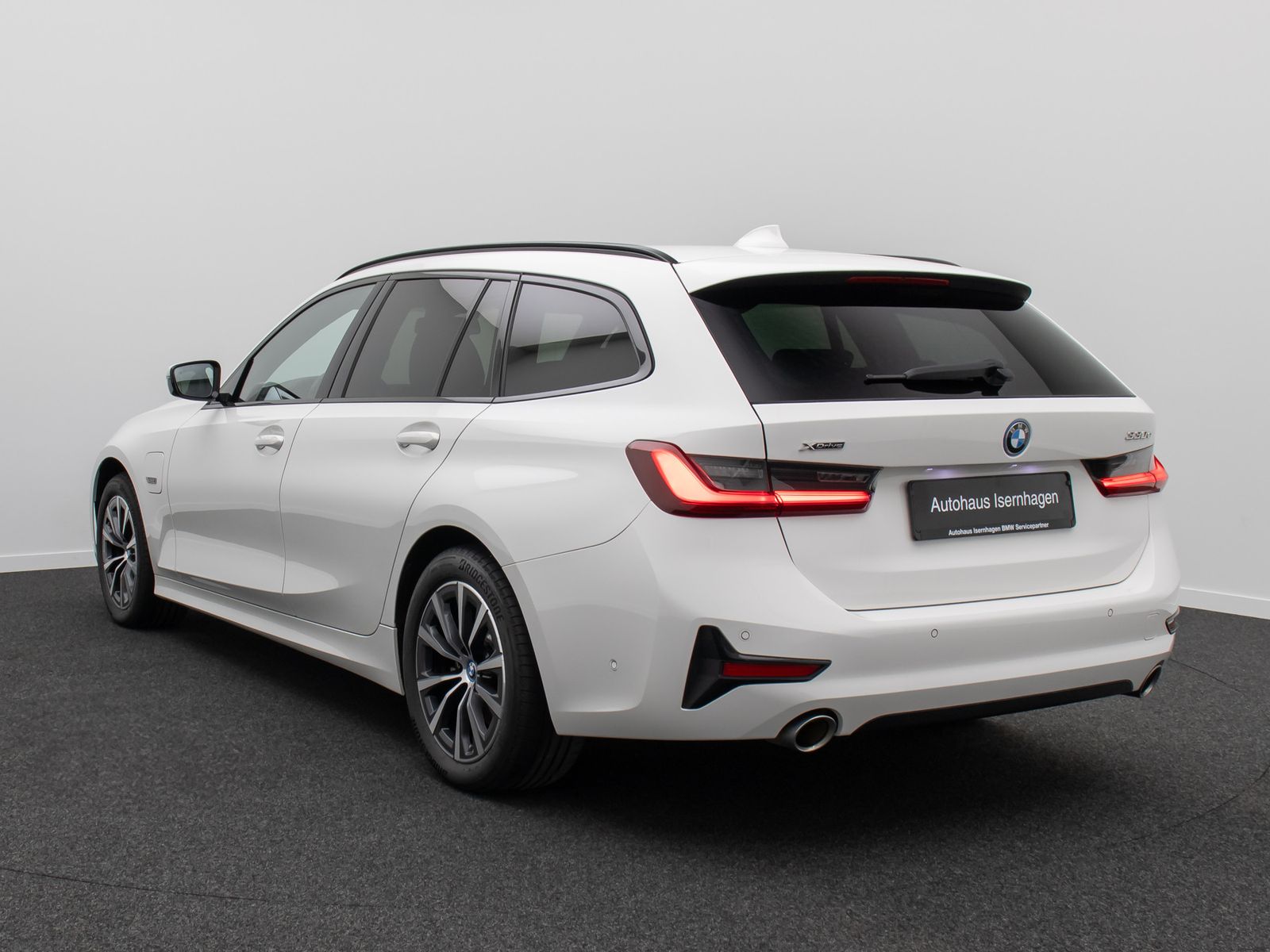 Fahrzeugabbildung BMW 330e xD Sport Line Alarm HUD DAB Panorama HiFi