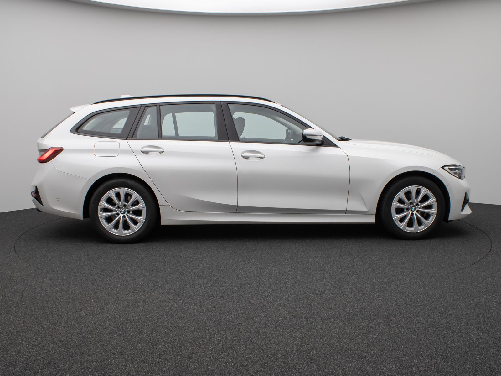 Fahrzeugabbildung BMW 320d  xD Panorama Kamera HUD DAB H/K Lenkradhzg