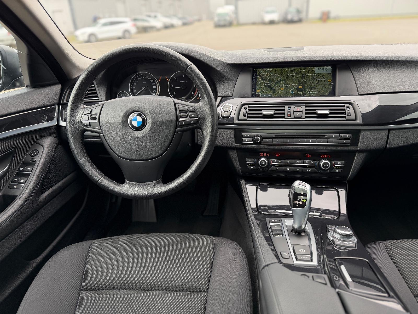BMW 520d Touring AHK PANO Navi+ Xenon Spur Kamera WR