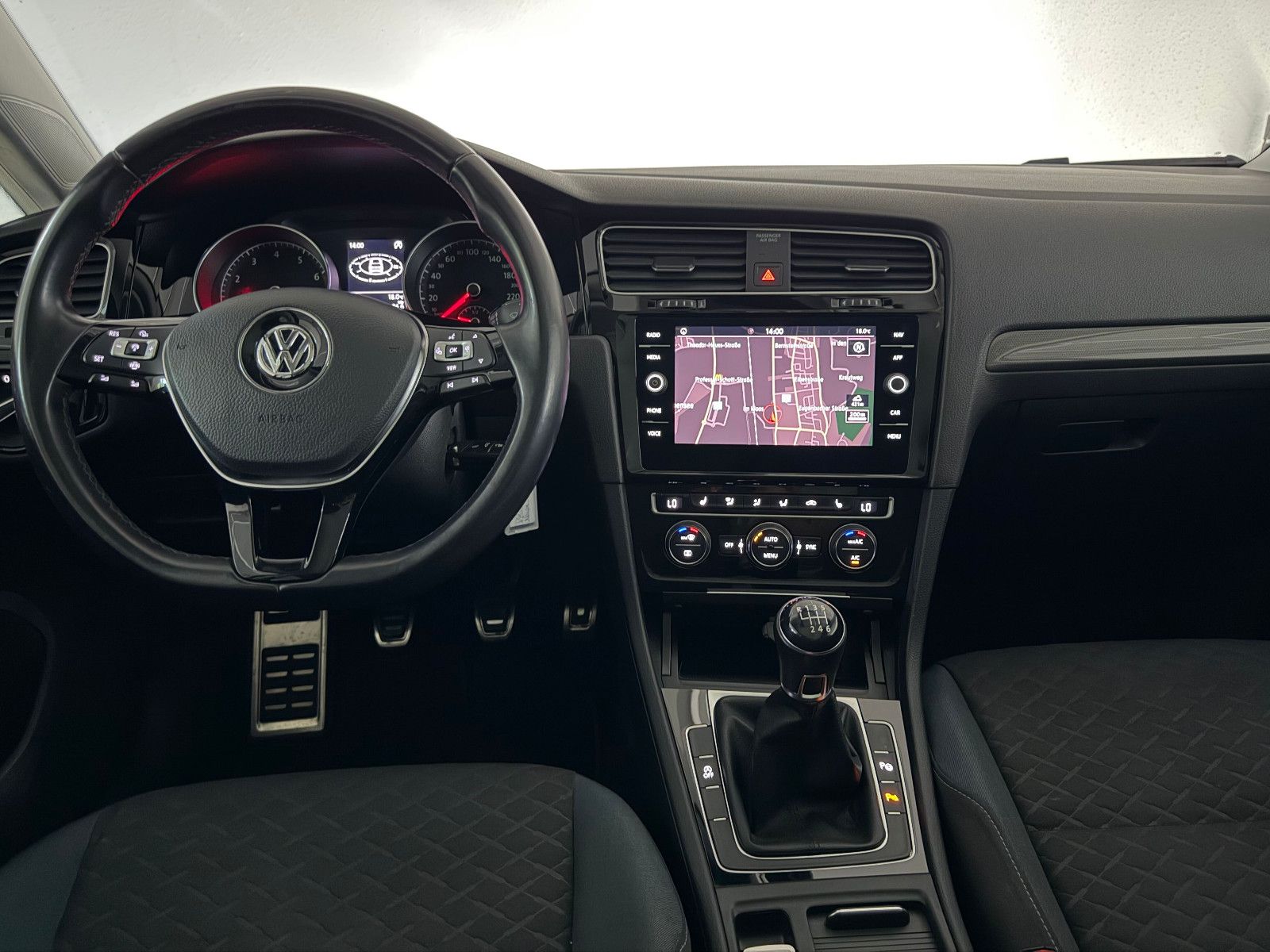 Fahrzeugabbildung Volkswagen Golf VII Lim. IQ.DRIVE BlueMotion/CAR PLAY/ACC