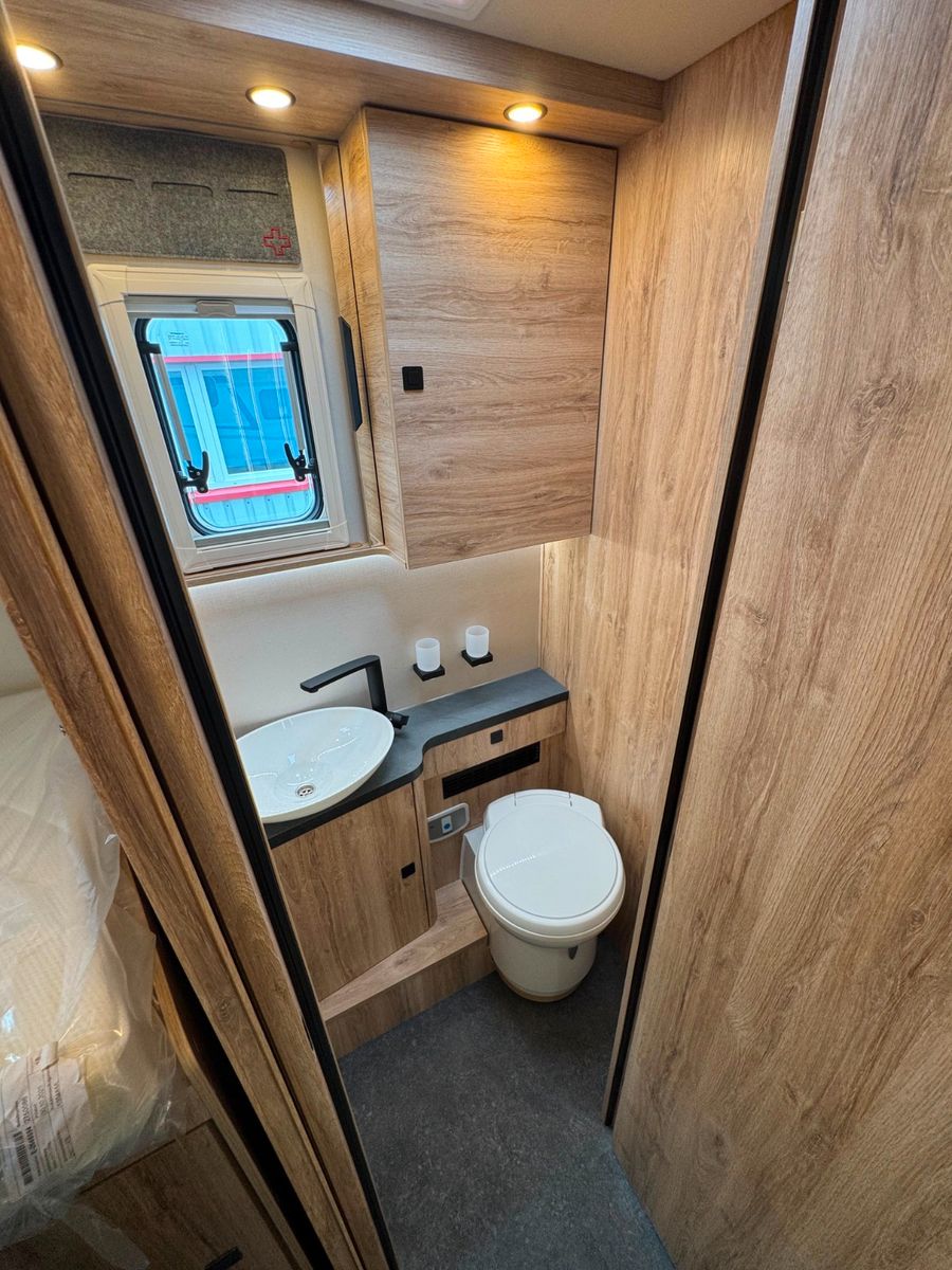 Fahrzeugabbildung Eura Mobil Integra Line 726 EF GT Delta / Hubstützen