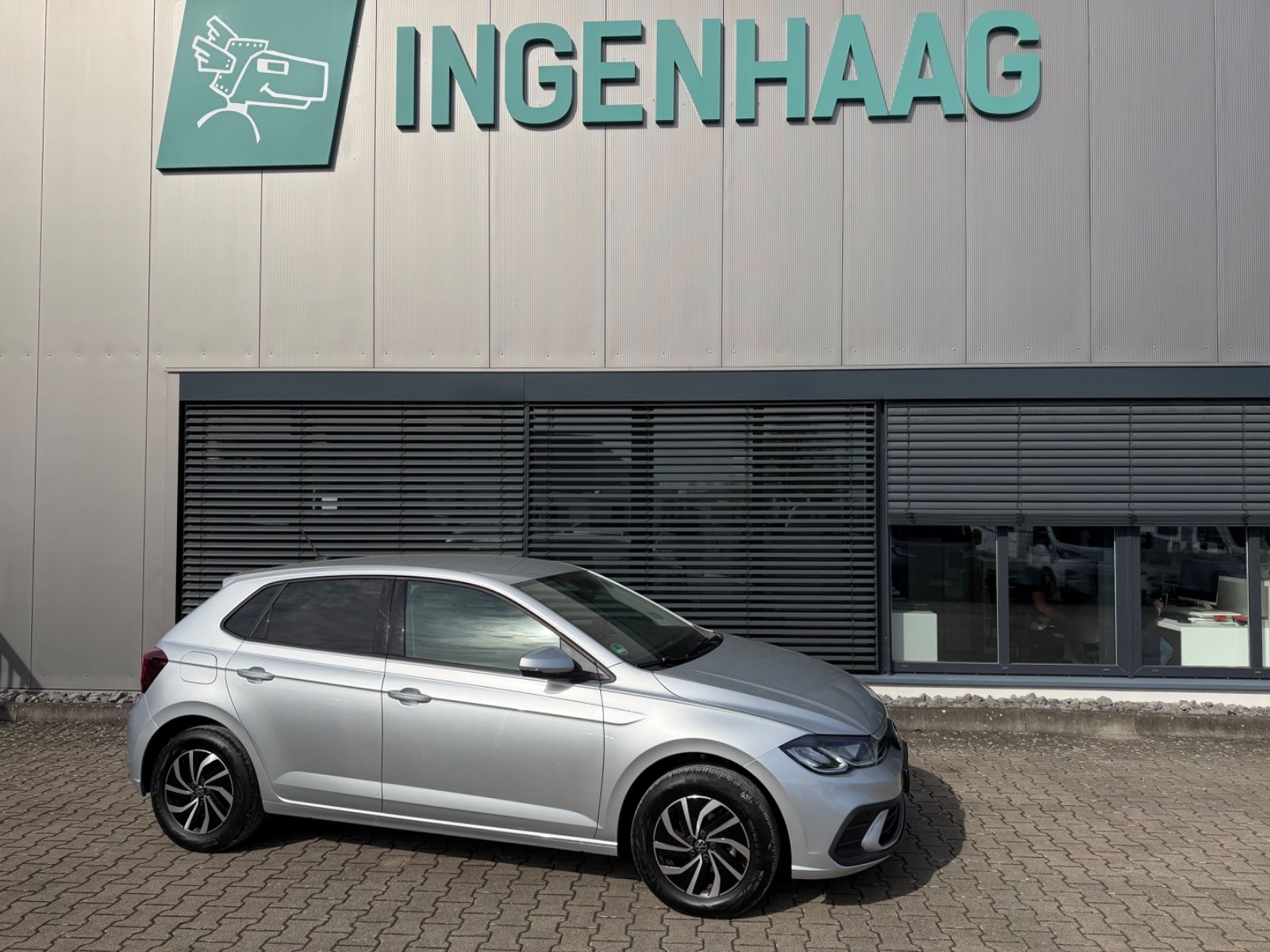 Fahrzeugabbildung Volkswagen Polo VI 1.0 TSI Life DSG LED Garantie