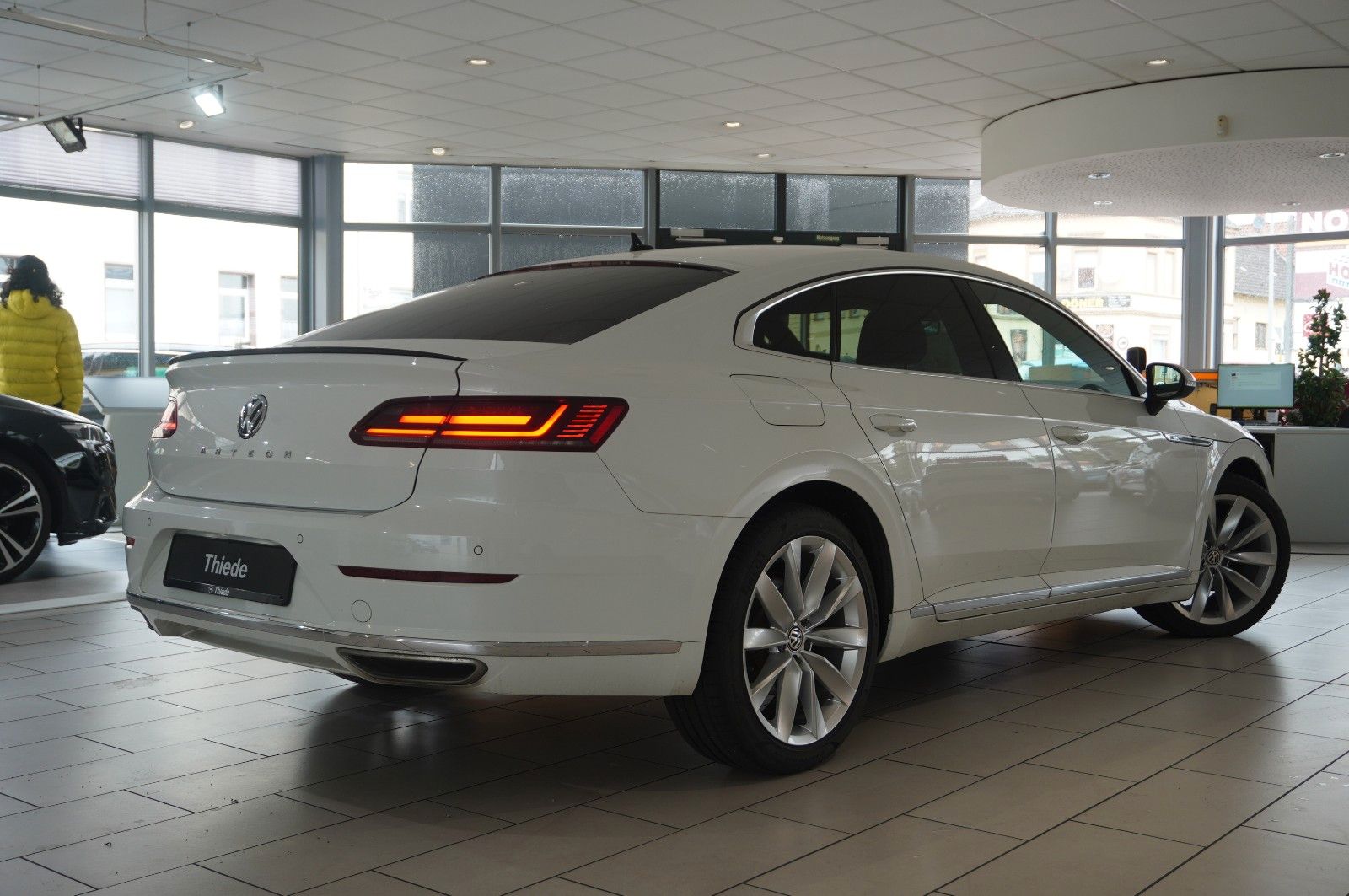 Fahrzeugabbildung Volkswagen Arteon 2.0 TSI R-LINE DSG NAVI/LED/KAMERA/VIRT.