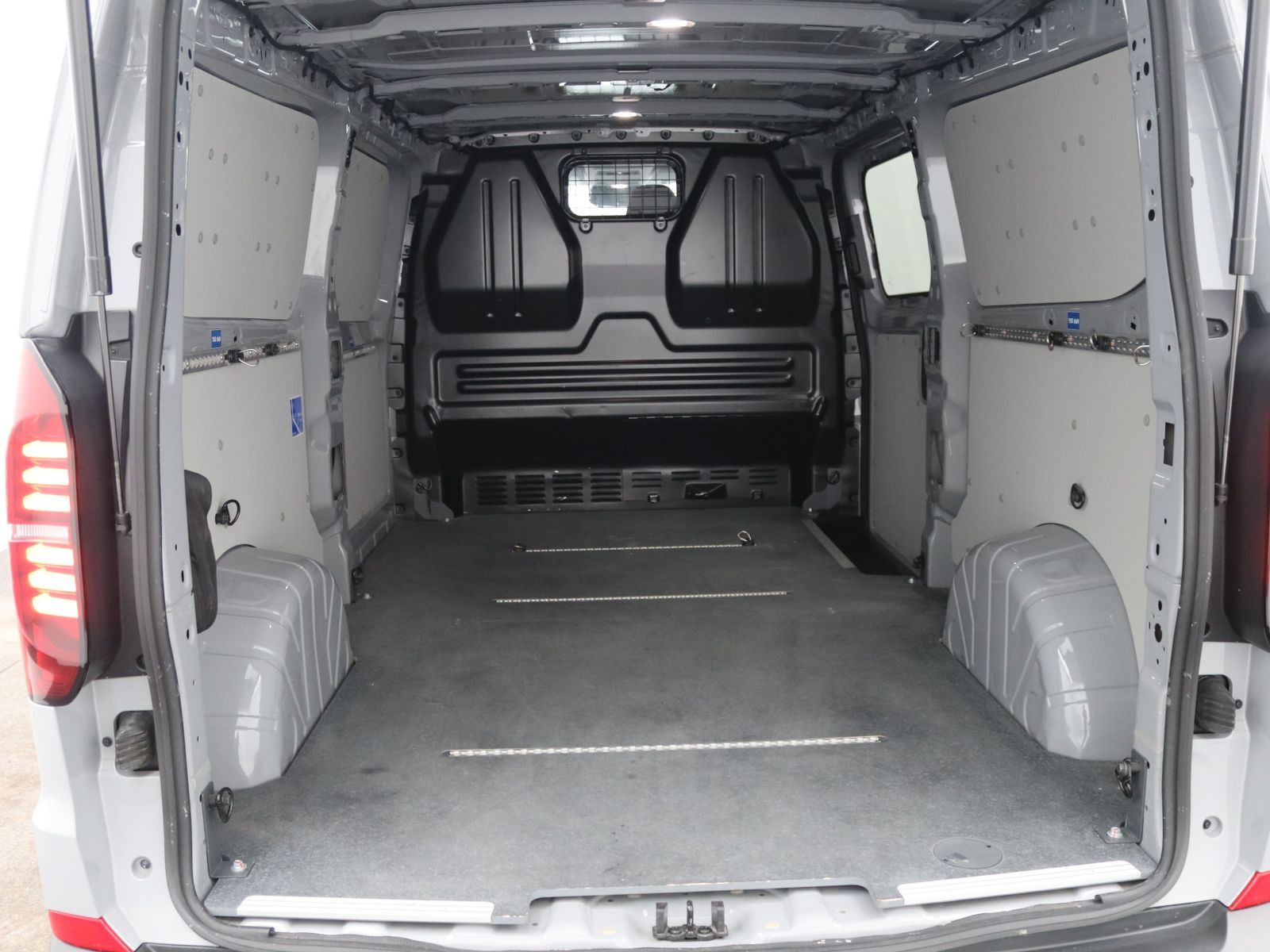 Volkswagen T7 Transporter - Bild 10