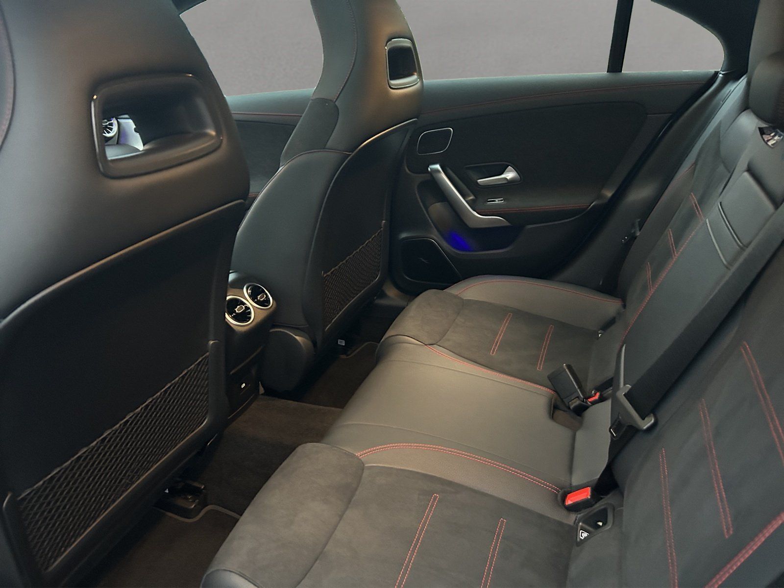 Fahrzeugabbildung Mercedes-Benz CLA200 AMG Prem MLED Burme DAB KeyGo Pano Kamera