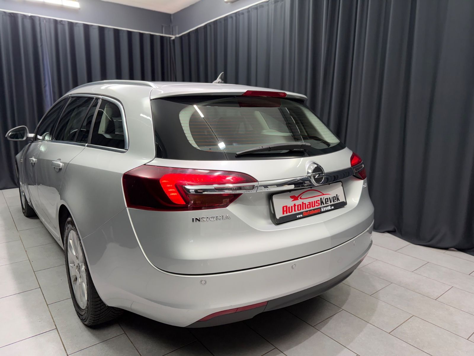 Fahrzeugabbildung Opel Insignia Sports Tourer Innovation|AUTOMATIK|RFK