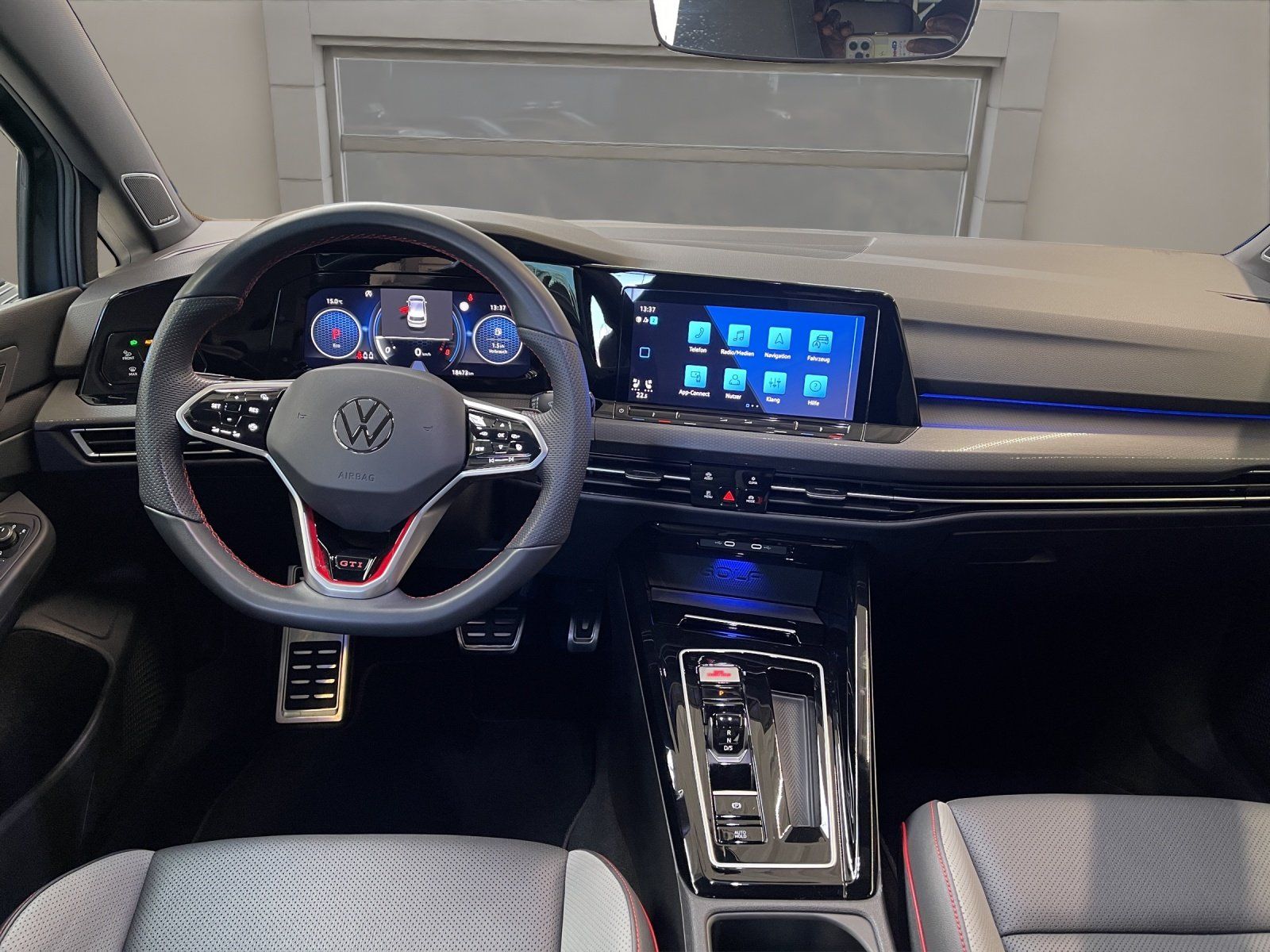 Volkswagen Golf VIII 2.0 TSI GTI Clubsport AUT Leder Navi foto 16