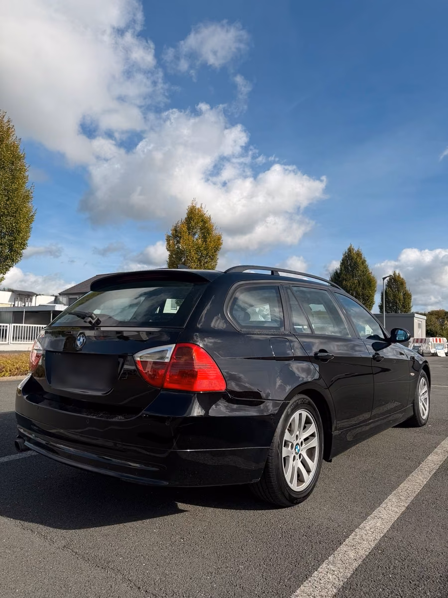 BMW 318, 2008