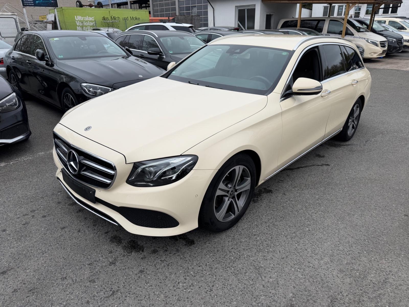 Mercedes-Benz E 220 d Autom.Navi*Rot Ledar