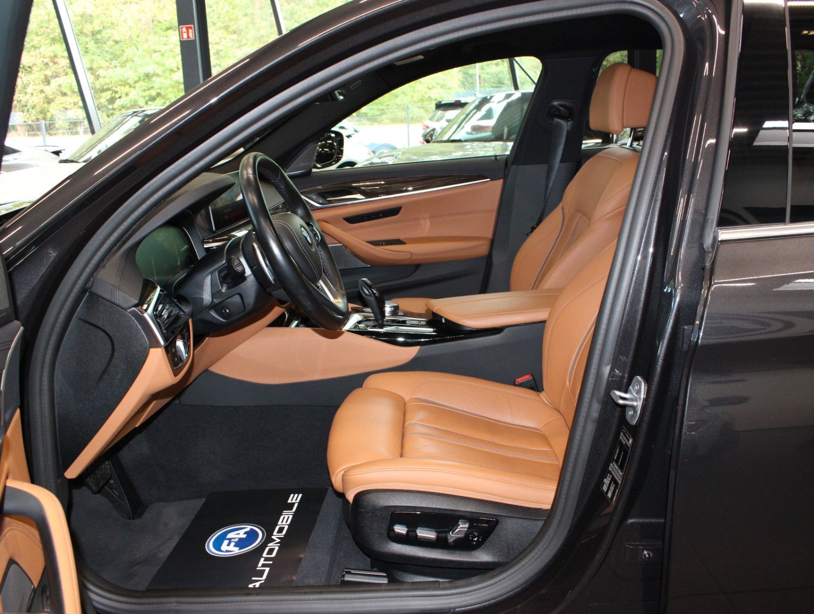 Fahrzeugabbildung BMW 520 d Touring Luxury Line 1. Hand*Pano*H&K*HUD