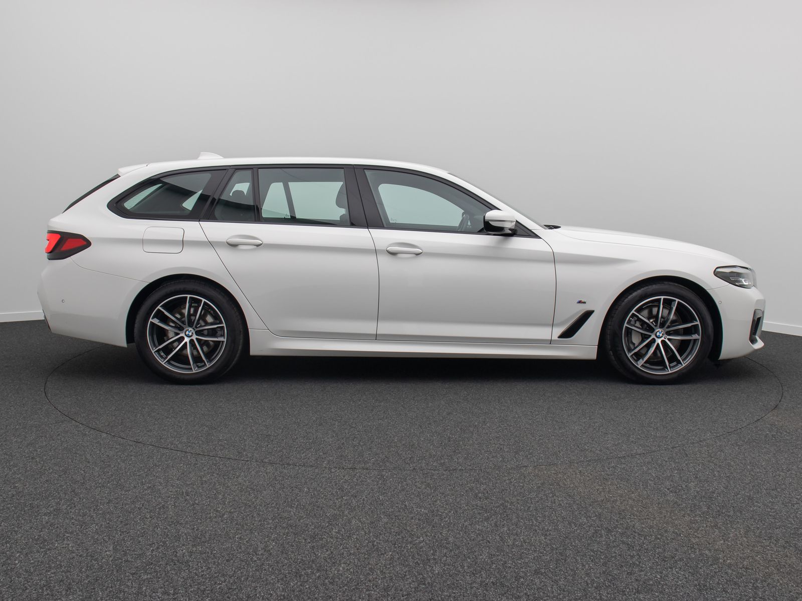 Fahrzeugabbildung BMW 530i M Sport Stop&Go Alarm DAB Komfort HiFi 18"