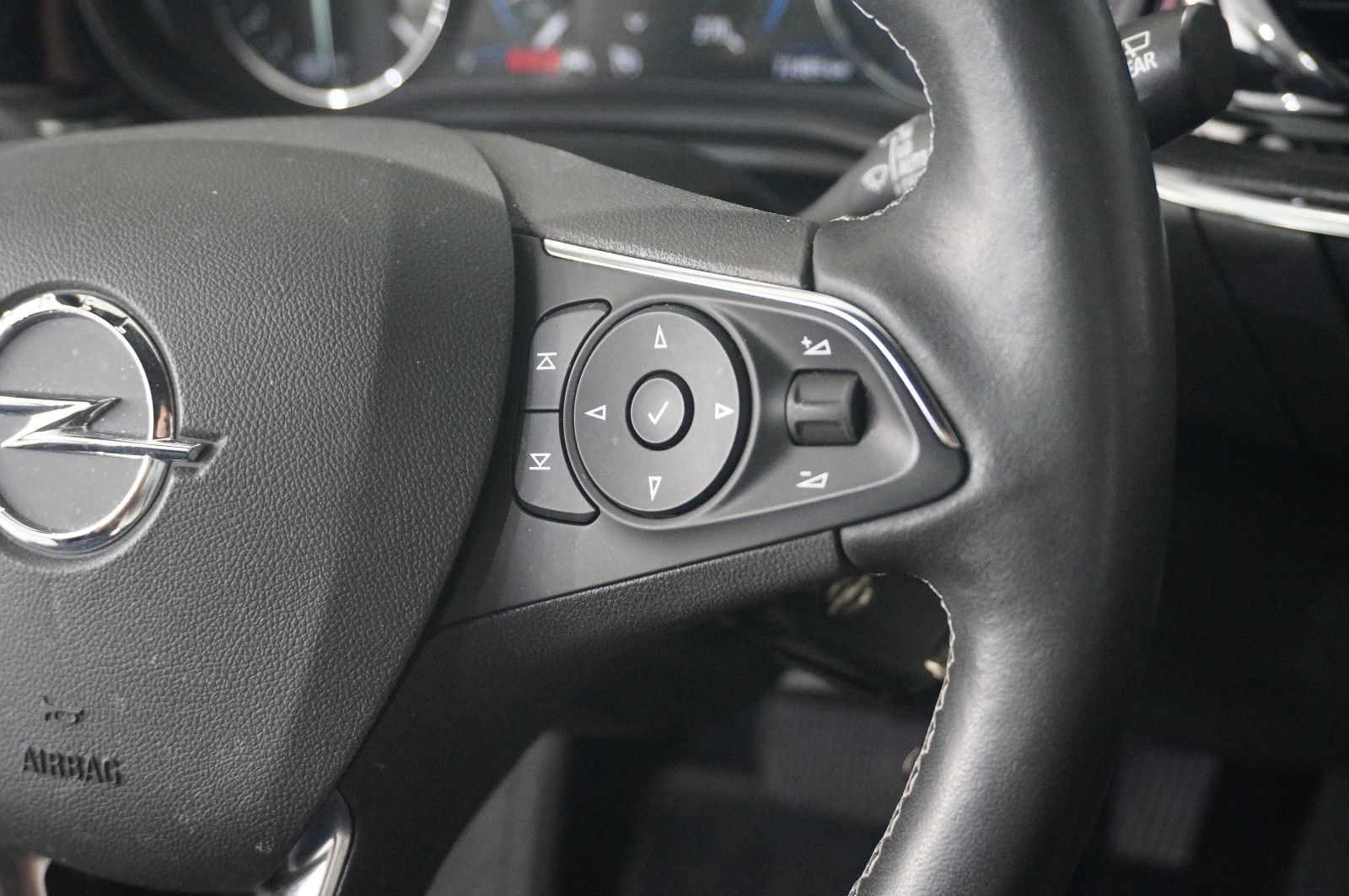Fahrzeugabbildung Opel Insignia B ST 2.0T ELEGANCE NAVI/LED/VIRT./DAB+