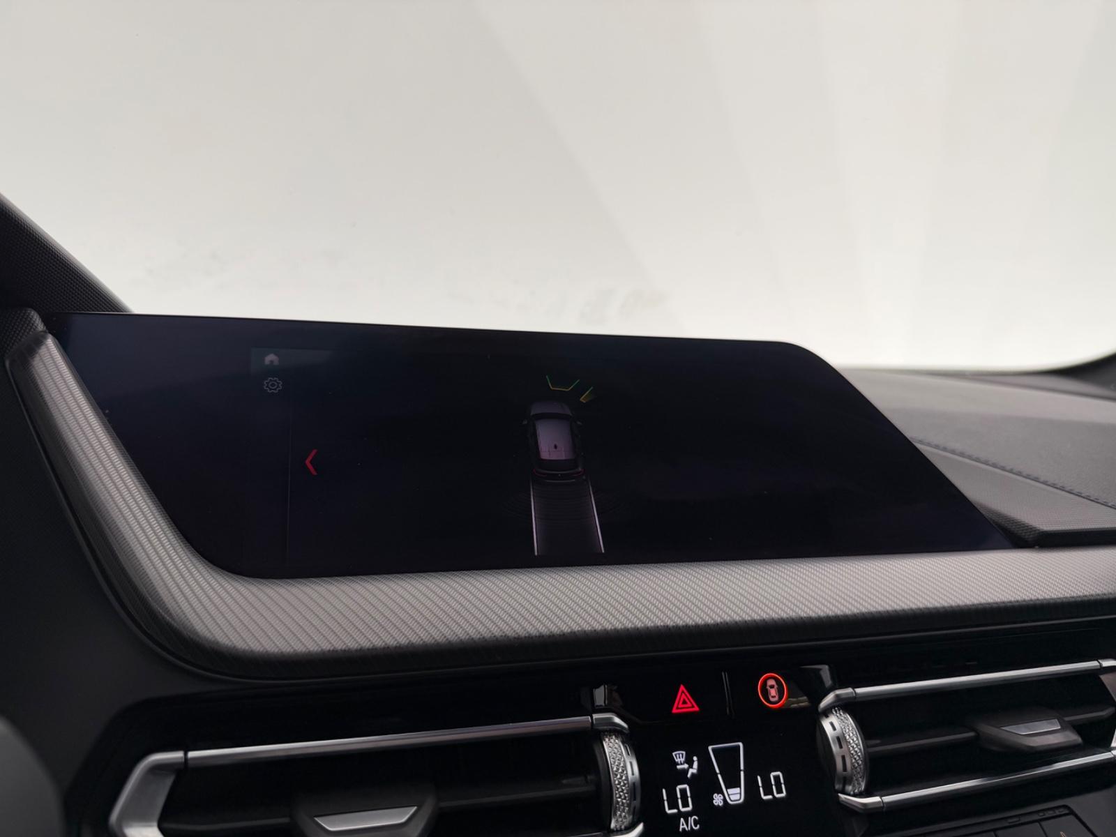 BMW 118i Lim.*M SPORT*SHADOW-LED-SHZ-PDC-TEMPO-WLAN
