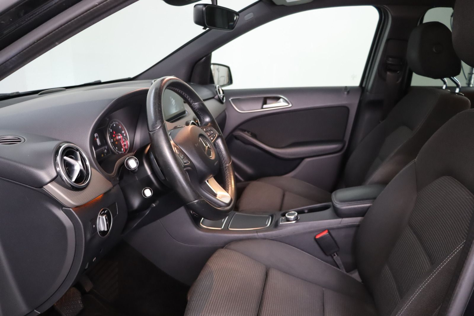 Fahrzeugabbildung Mercedes-Benz B 180 d * LED * Parkassist. * Keyless