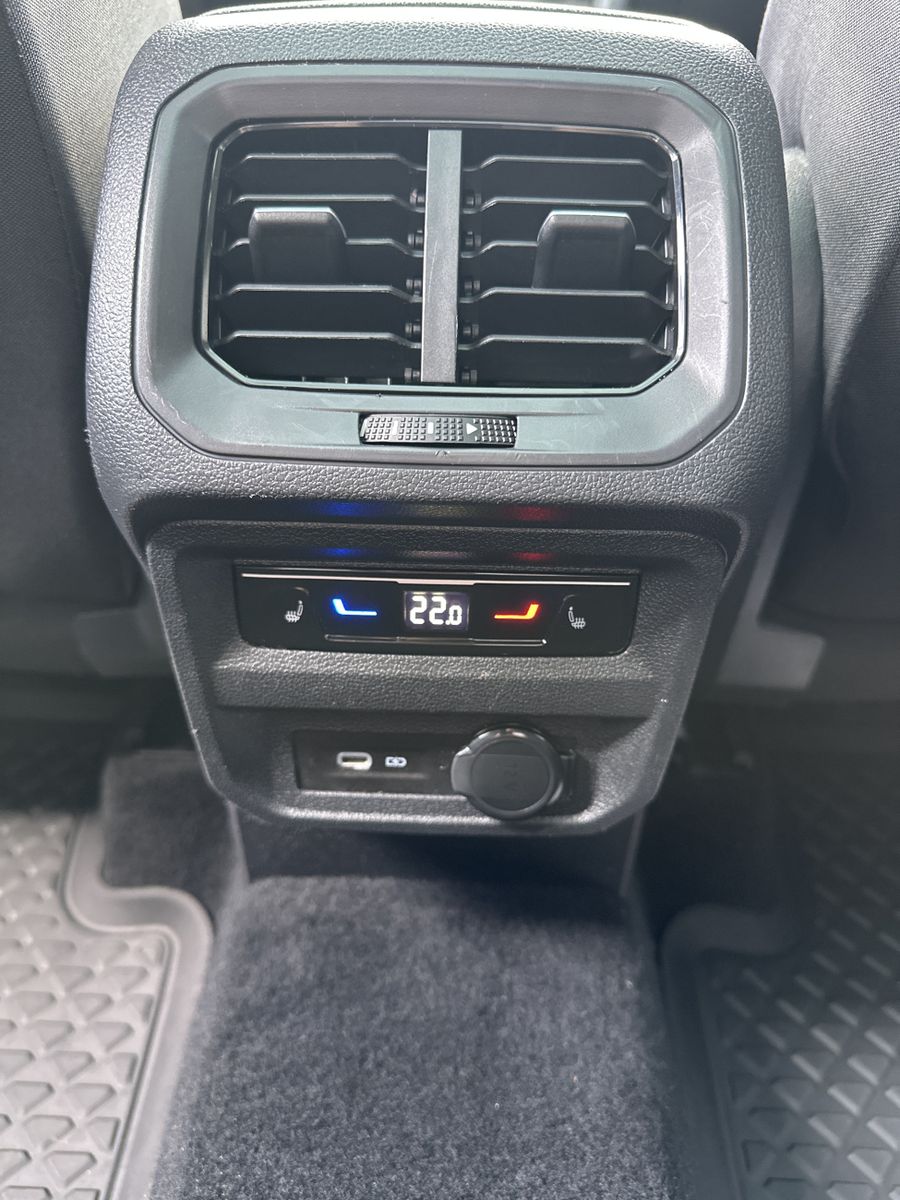 Fahrzeugabbildung Volkswagen Tiguan Allspace 4M Elegance NAV+MATRIX+AHK+PANO