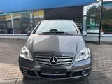 Mercedes-Benz A 180 Avantgarde Automatik 1.Hand Xenon Garantie - Mercedes-Benz A 180: Avantgarde