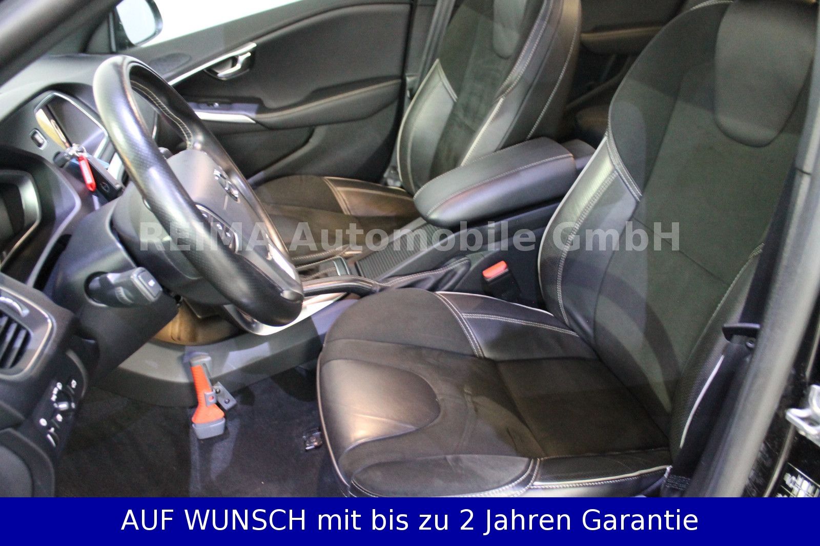 Fahrzeugabbildung Volvo V40 2,0D  R-Design, Pano, LED, H&K